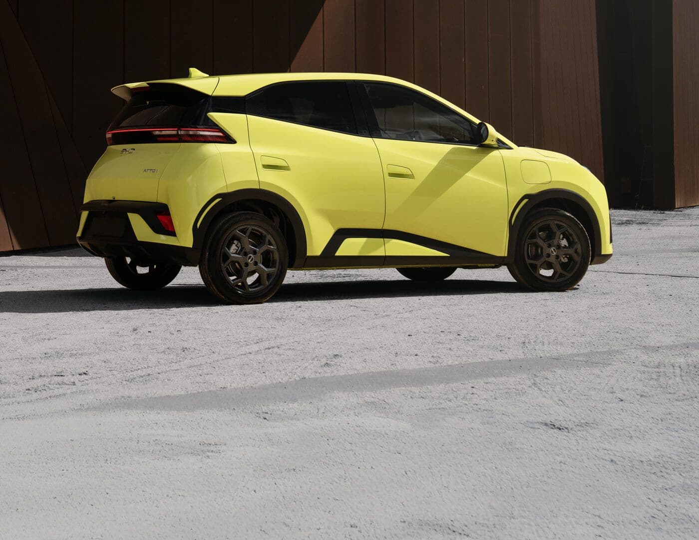 A 'floating roof' and full-width LED tail-lights